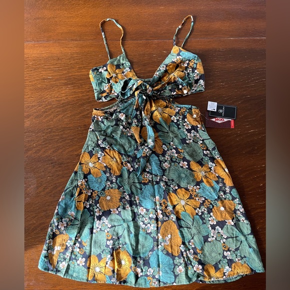 Volcom Floral Dress - Picture 1 of 6